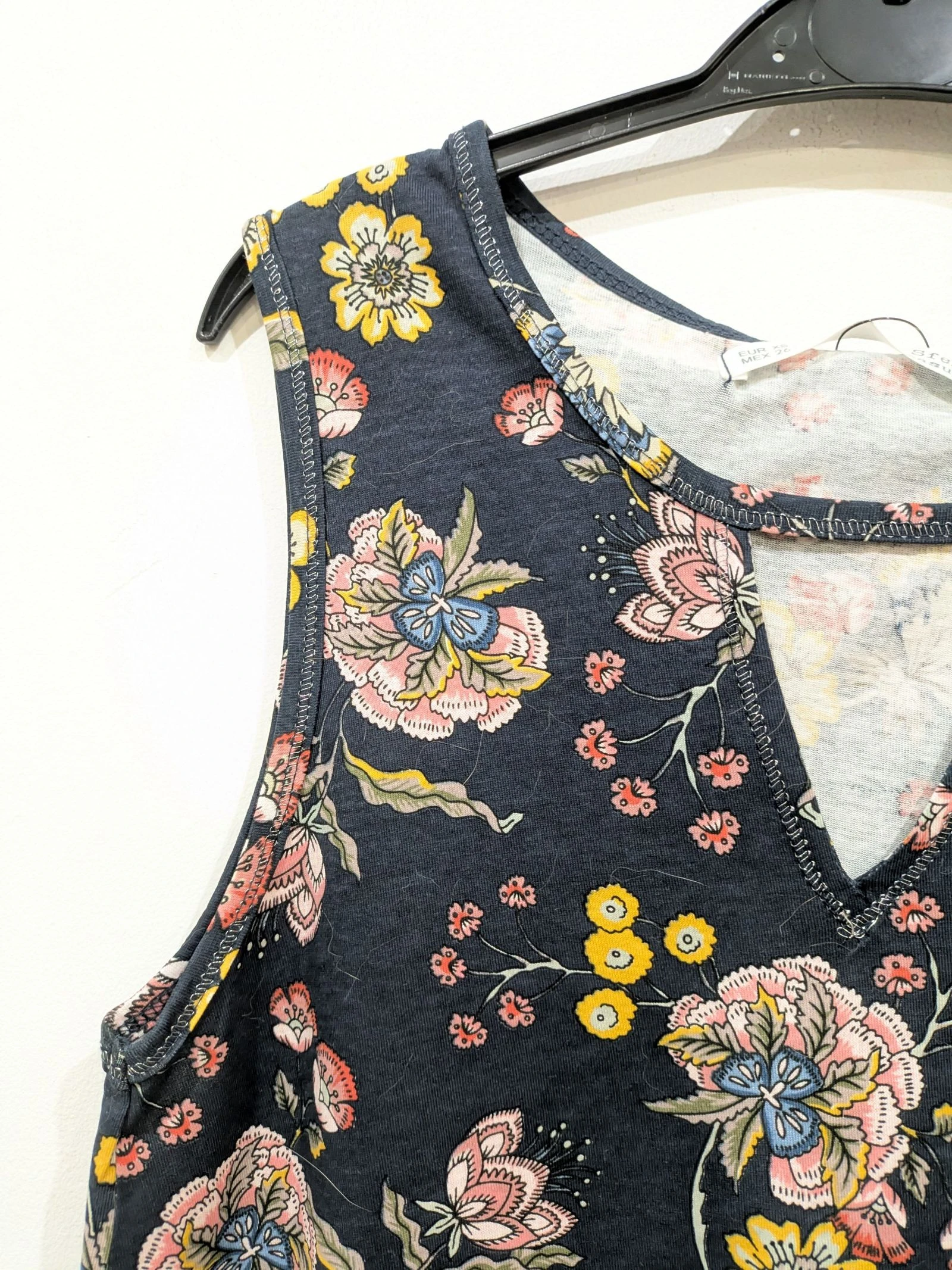 Camiseta sem Mangas Azul Marinho com Estampa Floral e Detalhe no Decote tamanho PP da Sfera – photo 4